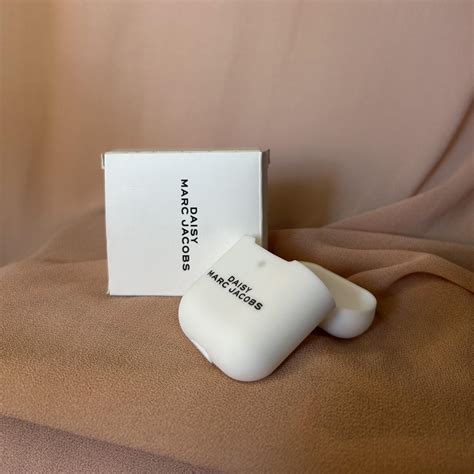 marc jacobs airpod case